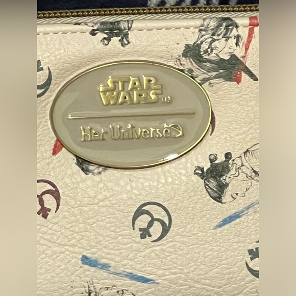 NWT Her Universe Star Wars Rey and Kylo lightsaber flap wallet - Picture 7 of 10